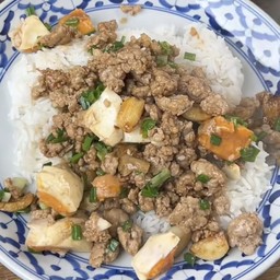 ข้าวหมูสับผัดไข่เค็ม