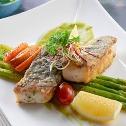 สเต็กปลากะพง กับซอสทาร์ทาร์