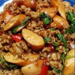 กระเพาหมูสับฮอตดอก