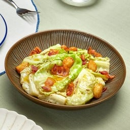 กะหล่ำปลีทอดน้ำปลาเบค่อน