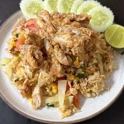ข้าวผัดไก่กรอบ