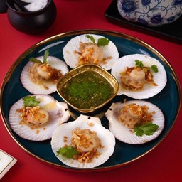 หอยเชลล์อบเนยกระเทียม / Baked Scallops with Butter and Garlic