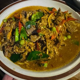 ผัดเผ็ดหมูป่า(Wild pork with spicy paste)