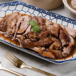 ขาหมูเนื้อหนัง + คากิ + ไส้ / Stewed Pork Leg (Meat, Skin, Hock, and Intestines)