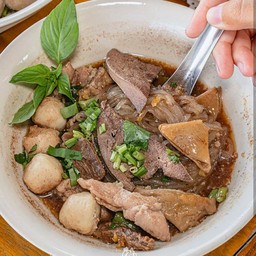 ก๋วยเตี๋ยวหมูน้ำตก