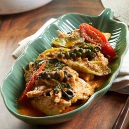 ไก่ผัดเผ็ดกะทิสด