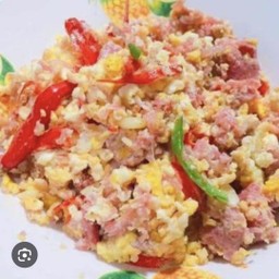 ใข่ขยี้แหนมราดข้าว