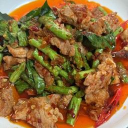 ผัดพริกแกง หมูชิ้น กับข้าว