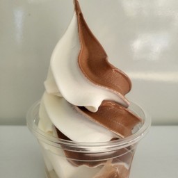 กะทิผสมช็อกโกทวิสต์ซอฟท์เสิร์ฟ