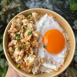 ข้าวราดไก่คั่วพริกเกลือ ไข่ดาว x น้ำสตอร์เบอรี่โซดา x มันหนึบ 1