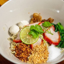 ก๋วยเตี๋ยวหมูแดงต้มยำ