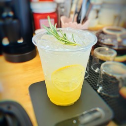 ยูสุน้ำผึ้งมะนาวโซดา