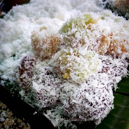 Traditional Steamed Rice Flour Dumplings