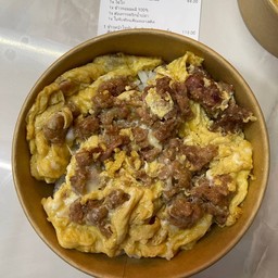 ข้าวหน้าไข่ข้นแหนมเนื้อ x ชาดำเย็น