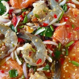 ยำแซลมอน + กุ้งสด ปลาร้า