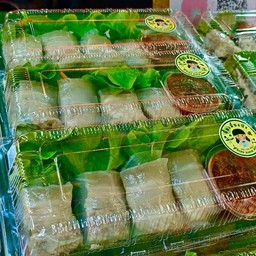 เมี่ยงโรลหมูสามชั้น (4 ชิ้น)