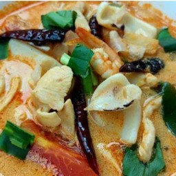 ต้มยำรวมมิตร ปลาหมึก   กุ้ง   ไก่   น้ำขัน   น้ำใส