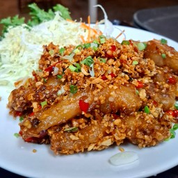 สามชั้นคั่วพริกเกลือ