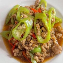ผัดพริกหยวกหมูสับ ราดข้าว