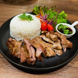 ข้าวหมูย่างน้ำจิ้มแจ่ว