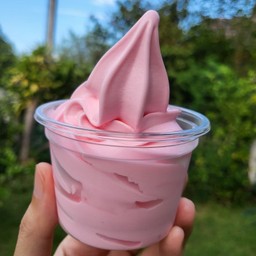 นมเย็นซอฟท์เสิร์ฟ