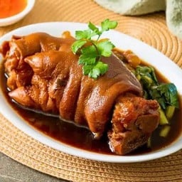 ข้าวขาหมูสู้ชีวิต