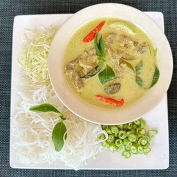 ชุด ขนมจีน แกงเขียวหวานเนื้อ เข้มข้น