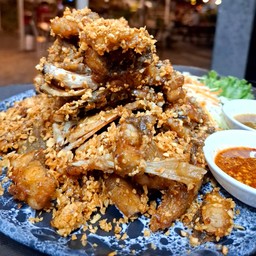 ปลากระพงทอดกระเทียม