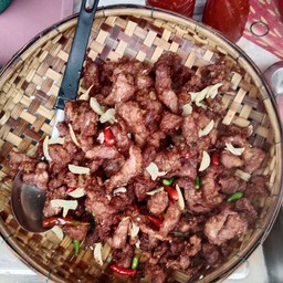 ยุ้ย ไก่ทอด หมูทอด