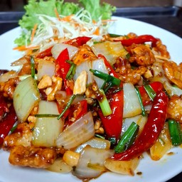 ไก่ผัดเม็ดมะม่วงหิมพานต์