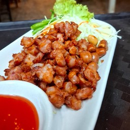 แหนมข้อไก่ทอด