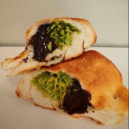 Chocolate with crispy eggfloss pocket toast