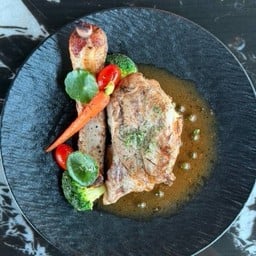 Pork chop with pepper sauce
