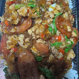 กะเพราวุ้นเส้นหมูสับ+กุนเชียง