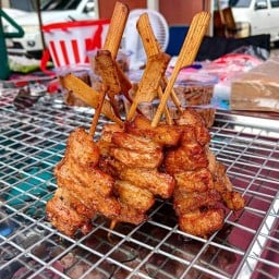 ไม้เดียวจบ หมูทอดสะท้านลิ้น สาขาดินแดง