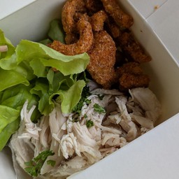 เส้นหมี่คลุกไก่ฉีก