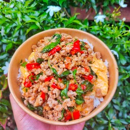 ข้าวไข่ข้นกระเพราหมูสับ