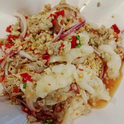 ยำมาม่าหมูสับเล็บมือนาง