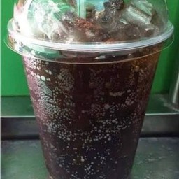 โค้กใส่น้ำแข็ง (แก้วโอ่ง)