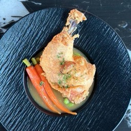 Fried Chicken Leg With Tarragon Sauce