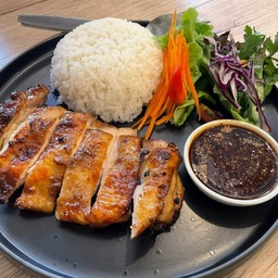 ข้าวไก่ย่างน้ำจิ้มแจ่ว