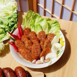 ไส้กรอกจัมโบ้ยักษ์  & ขนมปังแลบลิ้น พิมลราช ไลโอบลิสซ์บางรักพัฒนา