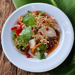 ยำมาม่าหมูสับ