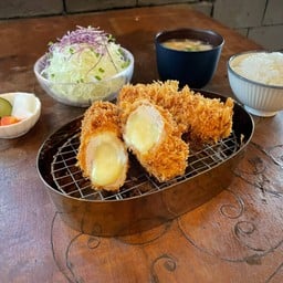 ชุดทงคัตสึหมูสันนอกสอดไส้ชีส