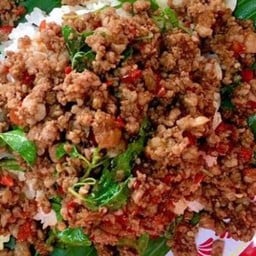 ข้าวกะเพราเนื้อสับ