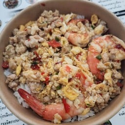 กุ้งหมูสับผัดไข่พริกสด ราดข้าว