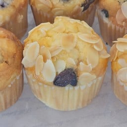 มัฟฟินอัลมอนด์ลูกเกด