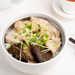 ข้าวไก่อบและเห็ดหอม