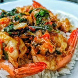 ข้าวกะเพรากุ้ง