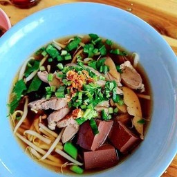 หยวน ก๋วยเตี๋ยวเป็ดพะโล้ เมืองลิง หลัง Big C ลพบุรี